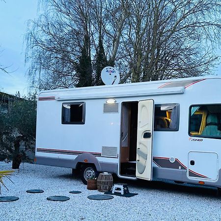Terrain De Loisirs En Plein Centre De Lievin Camping Car Exterior foto