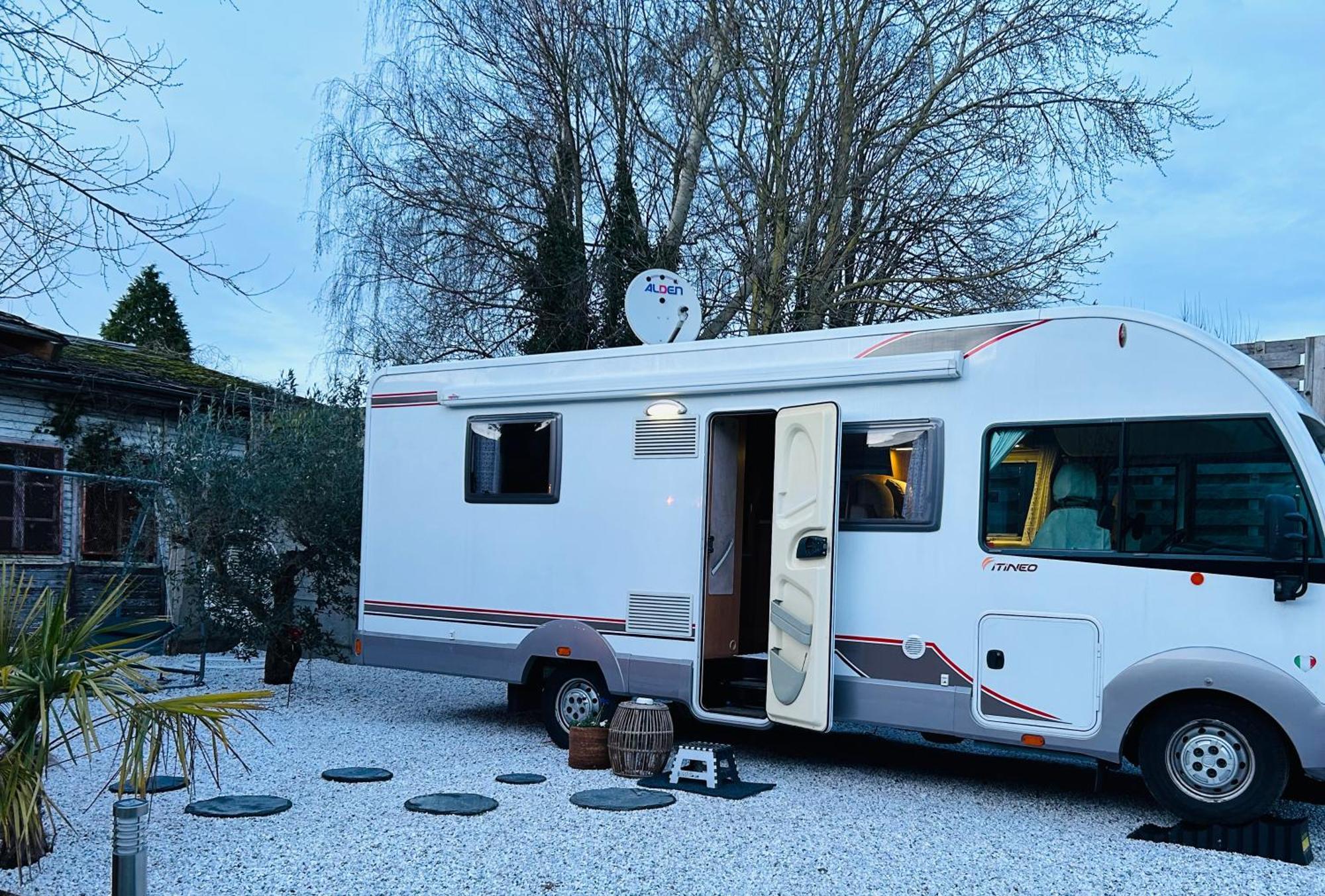 Terrain De Loisirs En Plein Centre De Lievin Camping Car Exterior foto